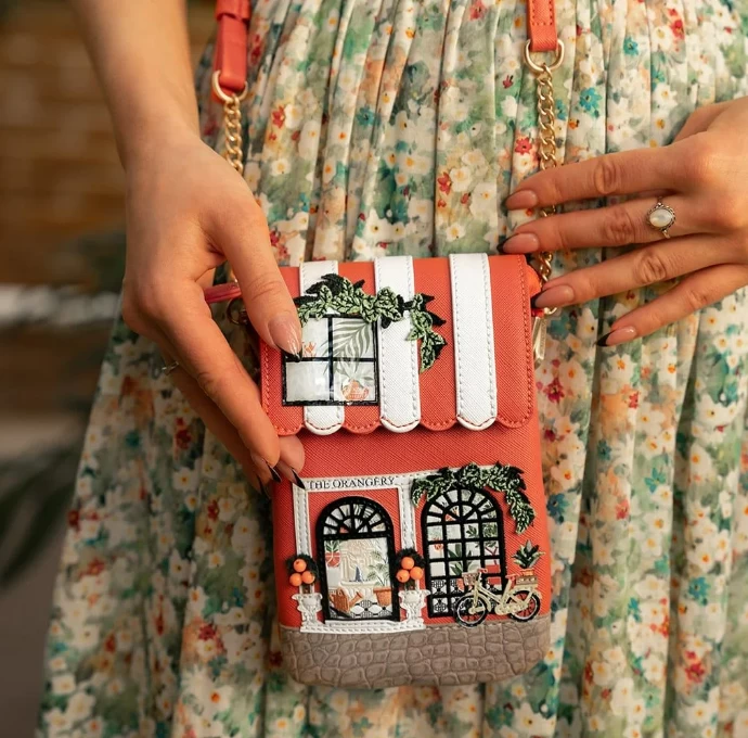 Vendula Orangery Evening Phone Pouch 2 Vendula Orangery Evening Phone Pouch - Image 2